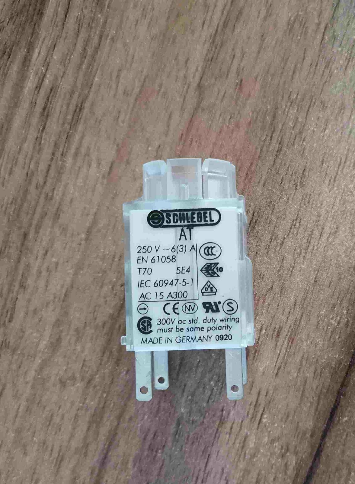 IEC60947-5-1 IEC 60947-5-1 T70 5E4 250V 6(3)A 4 feet CONNECTOR