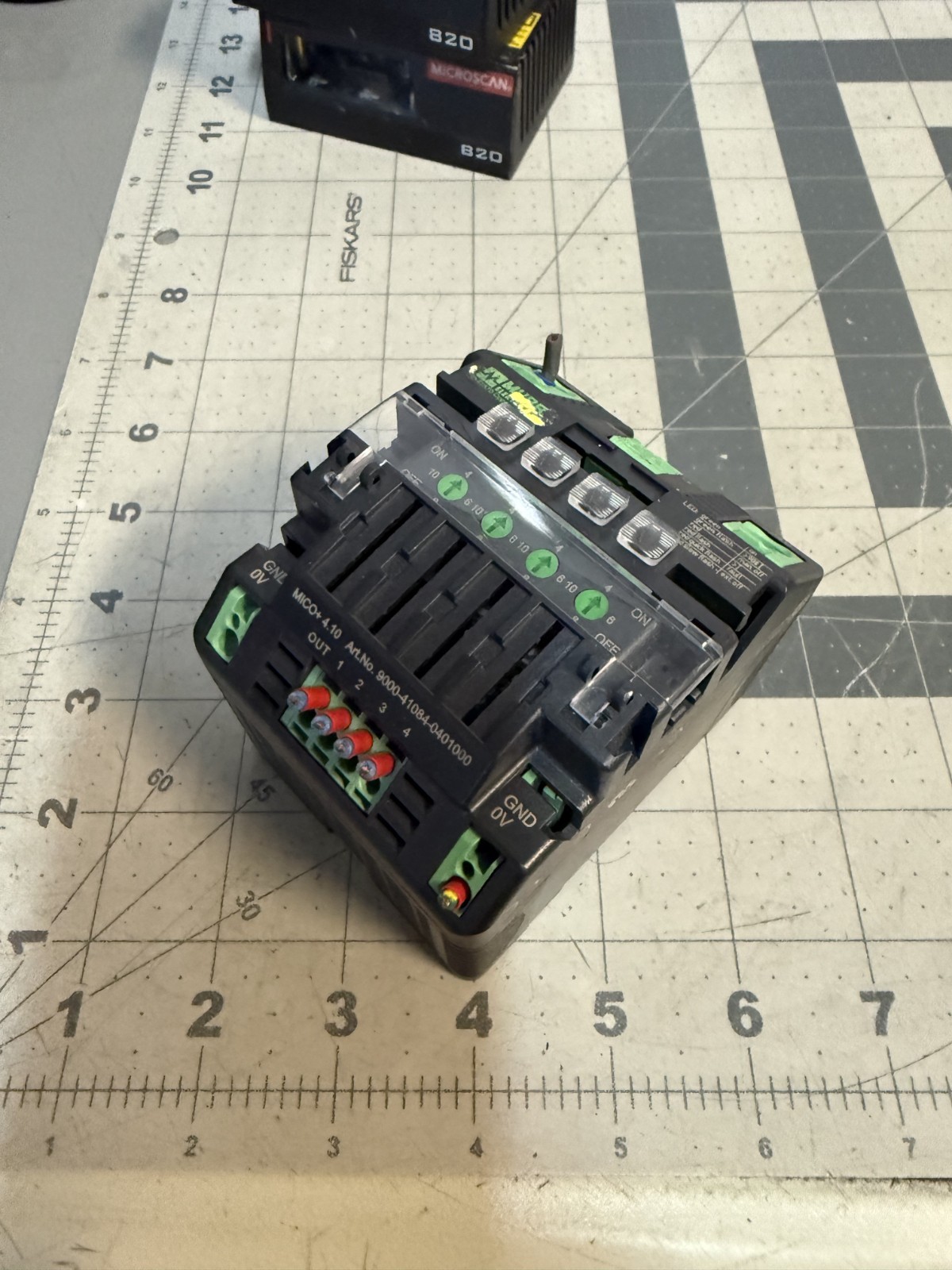Murr Elektronik D-71570 Oppenweiler Circuit Breaker, 4 Amp, 24Vdc, 8-Channel