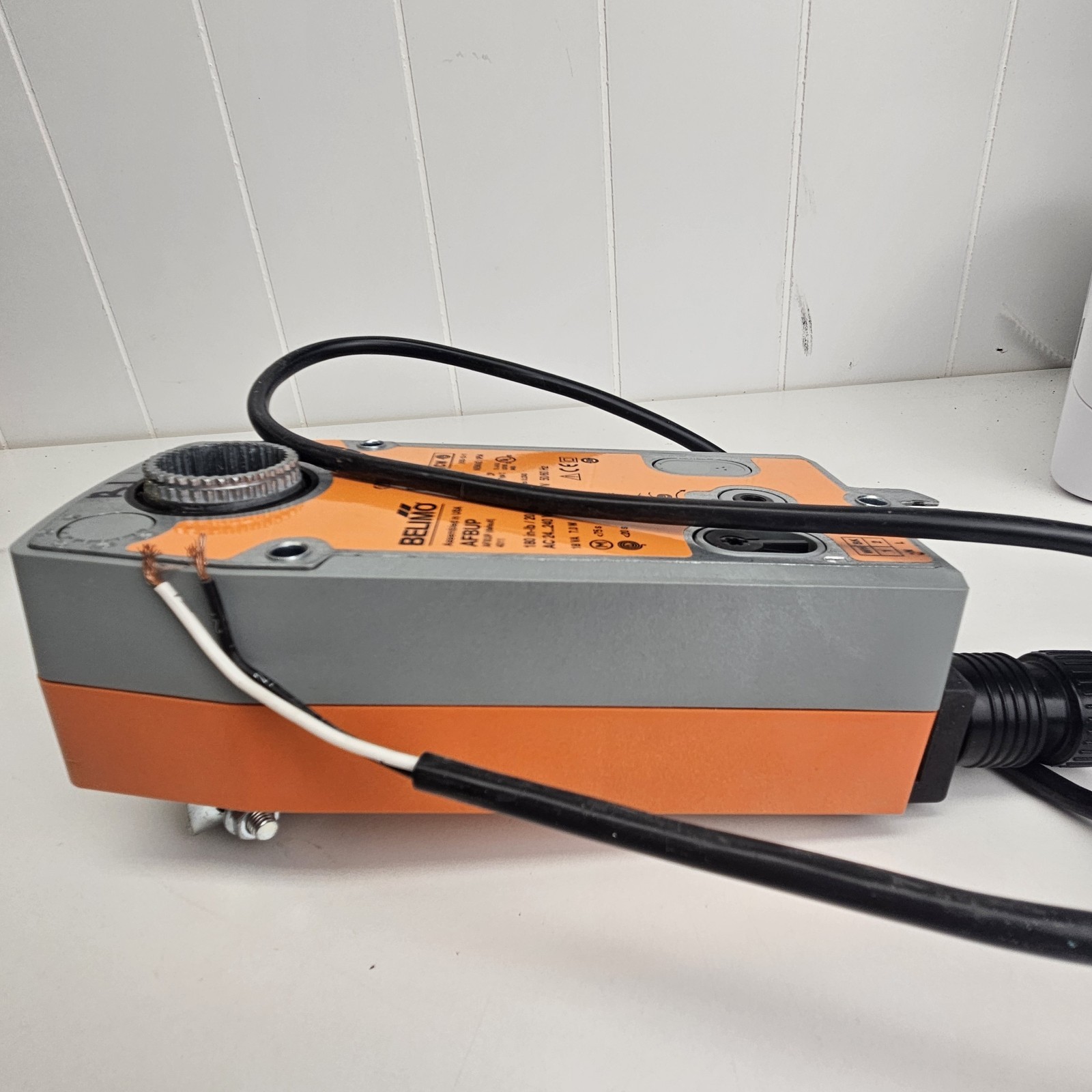 NEW Belimo AFBUP Damper Actuator 24-240V 180 in-lb HVAC Control Motor & Bracket