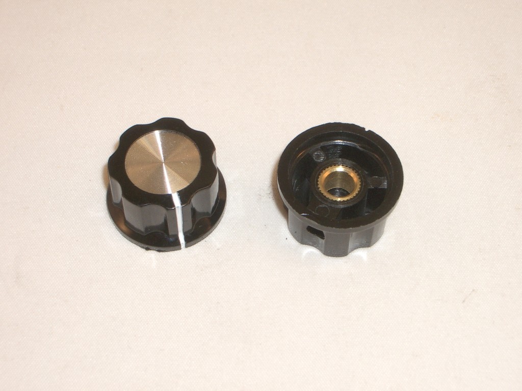 CED P-K372 DIAL KNOB BLACK ALUMINUM SILVER INSERT 1.0Dx0.6T 1/4″ SHAFT 2PC SET
