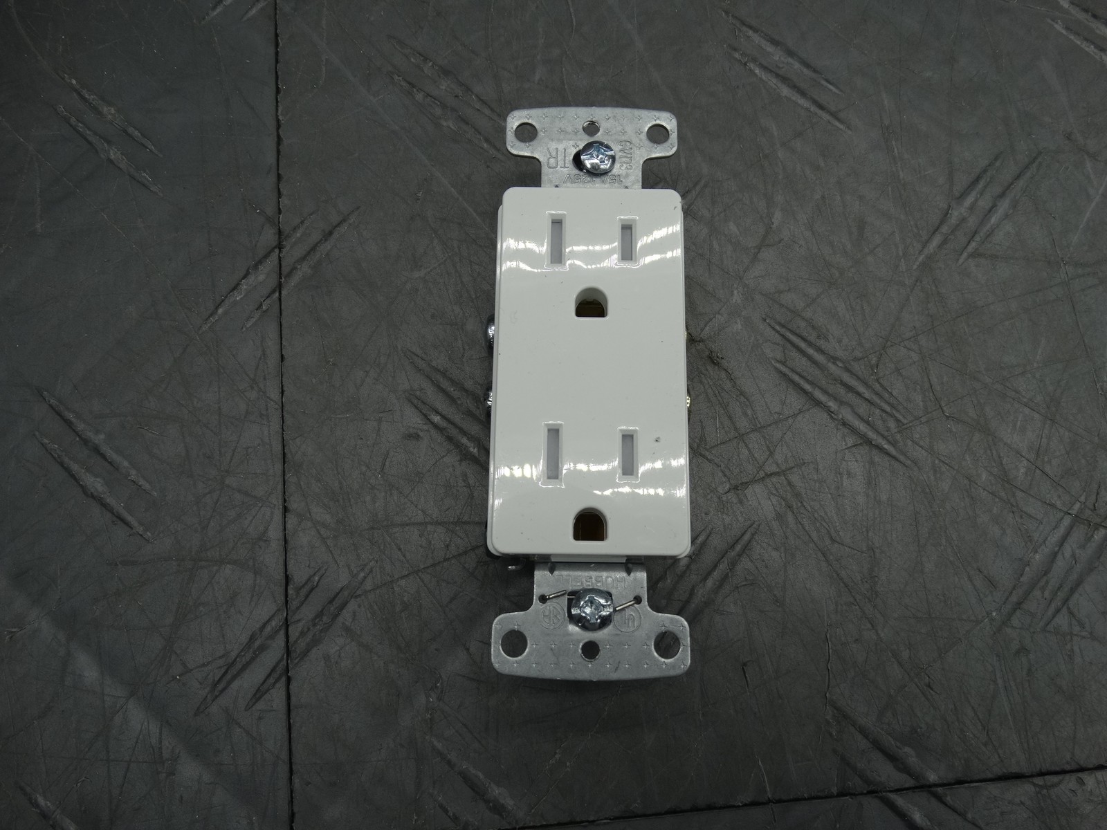 Commercial Electric 1-Gang 1-Decorator/Rocker/1-Duplex; Cable Wall Plate 1-Pack