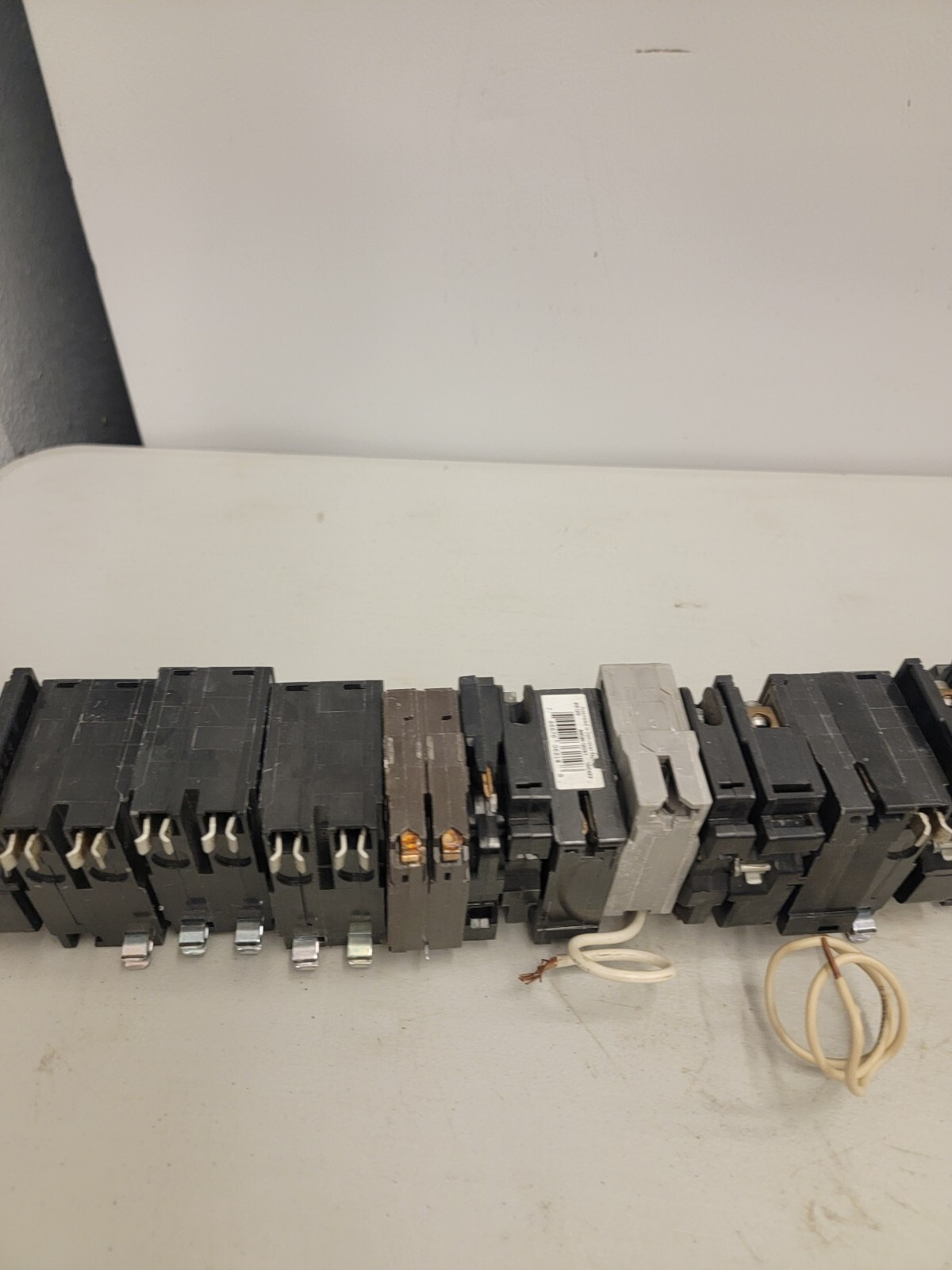 LOT OF 23 – Circuit Breakers Various. Square D, Eaton. Different Voltages