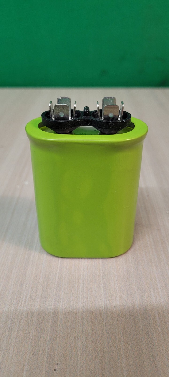 Tradepro Single Oval Run Capacitor 5 MFD 50/60hz 440/370 VAC DUAL VOLTAGE RATED