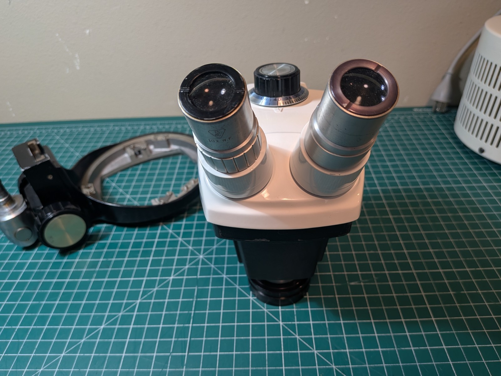 Bausch & Lomb StereoZoom 5 Microscope 0.8x-4.0x w/ 10X WF Eyepieces &Focus Mount