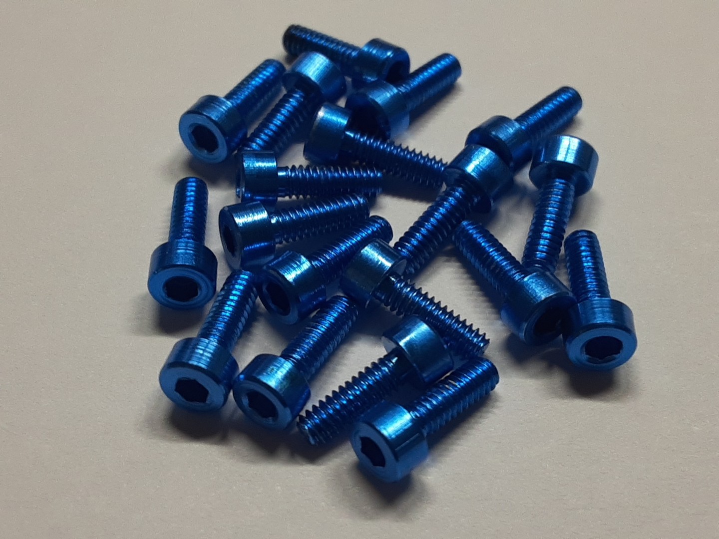 18pcs M2 X 6mm Long Socket Head Aluminum Allen screw Hex bolts 1.5mm Drive Blue