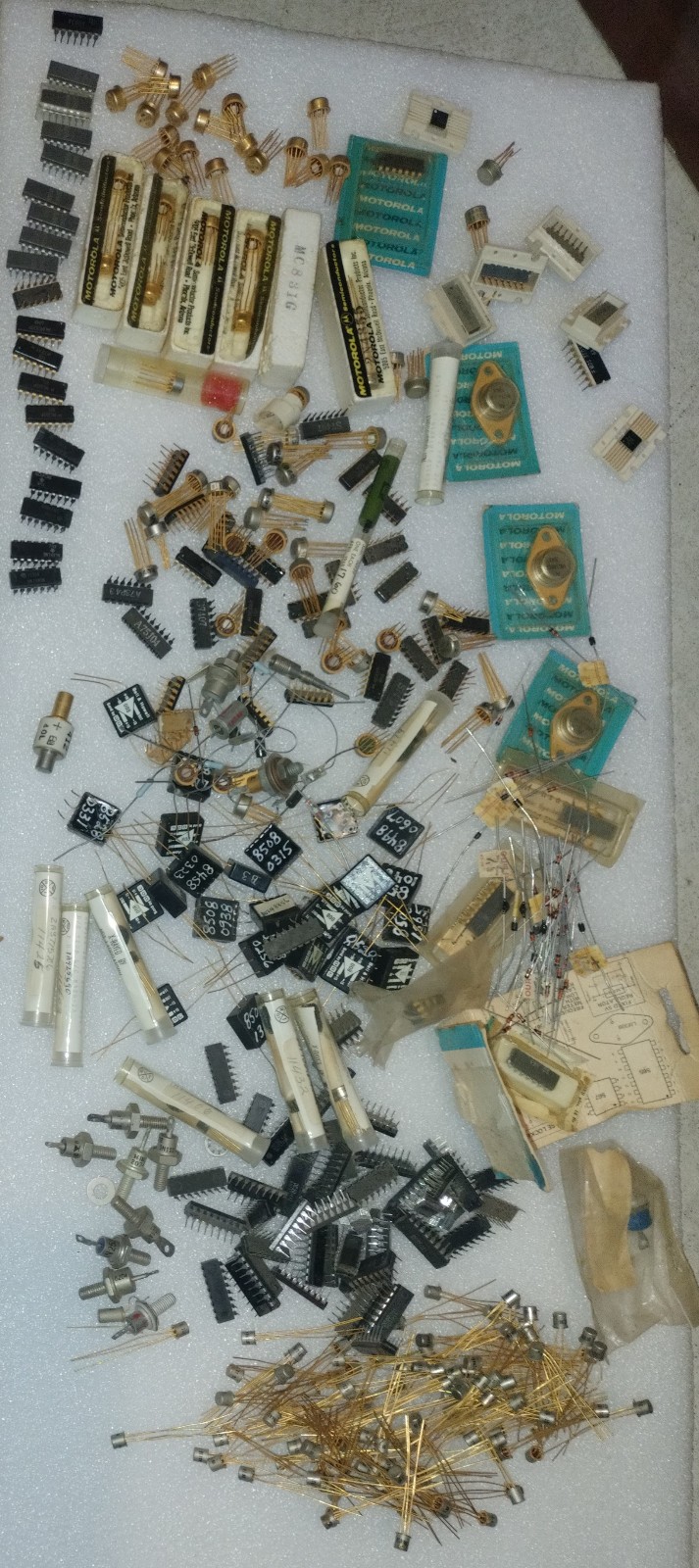 Large electronic components lot – IC chips – Diodes – NAND gates – ETC