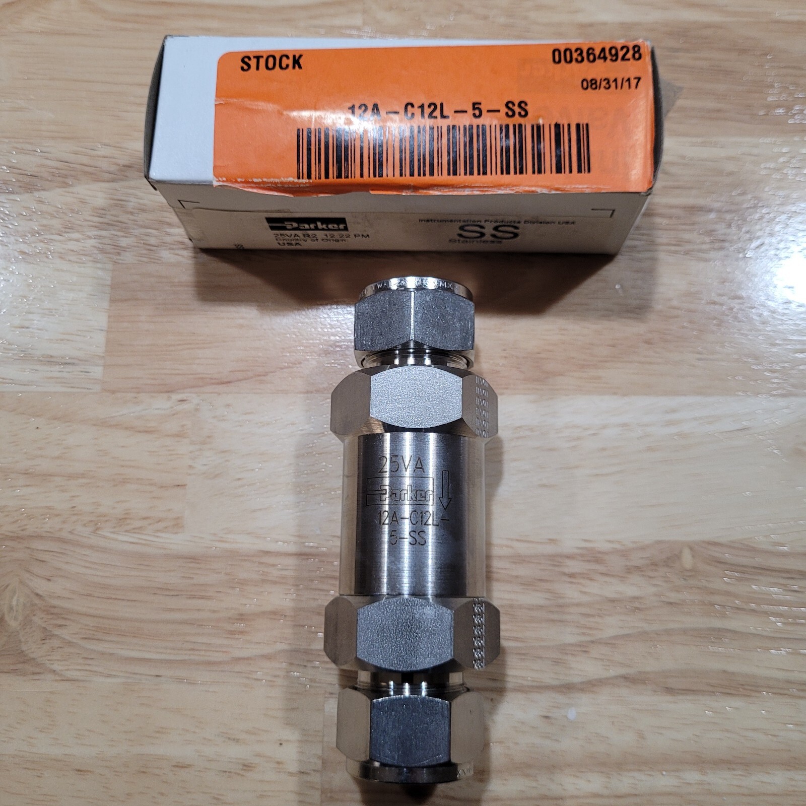 PARKER 12A-C12L-5-SS STAINLESS STEEL CHECK VALVE *NEW IN BOX*