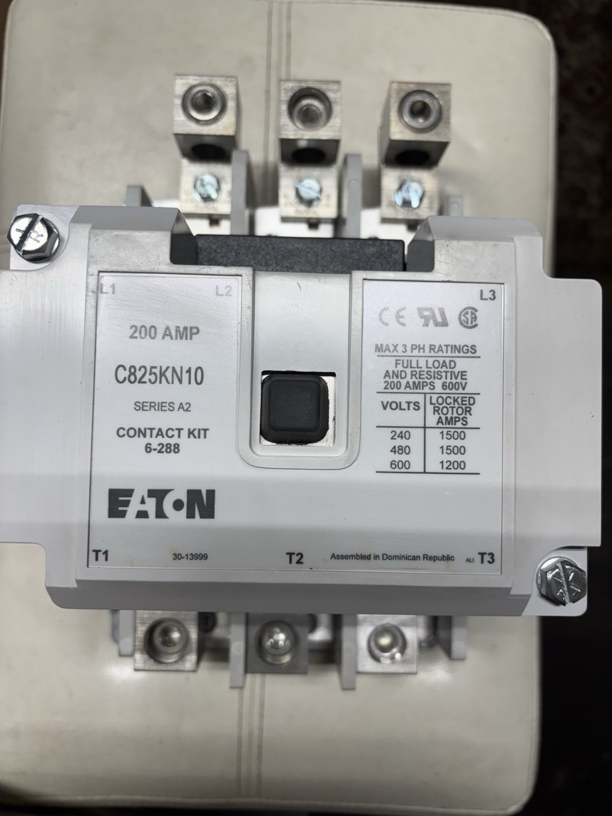 Eaton C825KN10 Series A2 110V-120V Coil 3 Poles 200 Amps 600V NEW