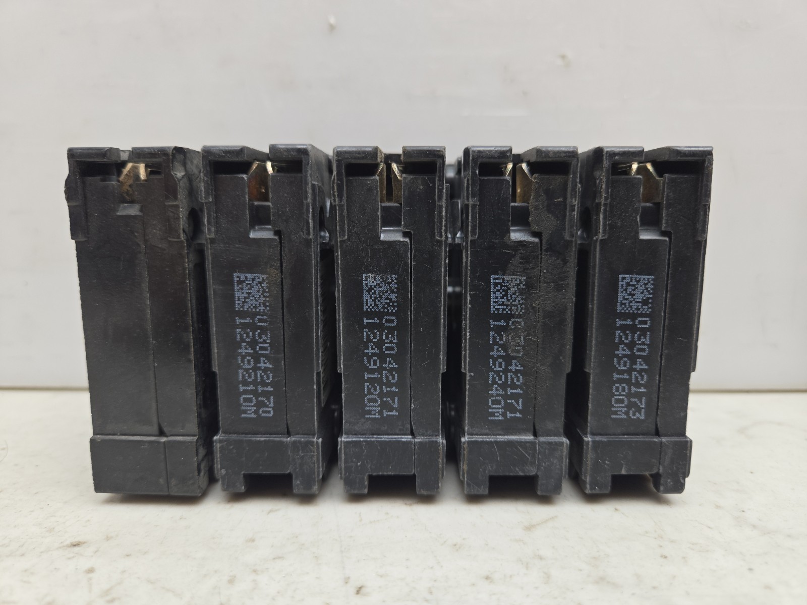 Mixed Lot of 12 Single Pole Circuit Breakers 15A Eaton Cutler Hammer Square D
