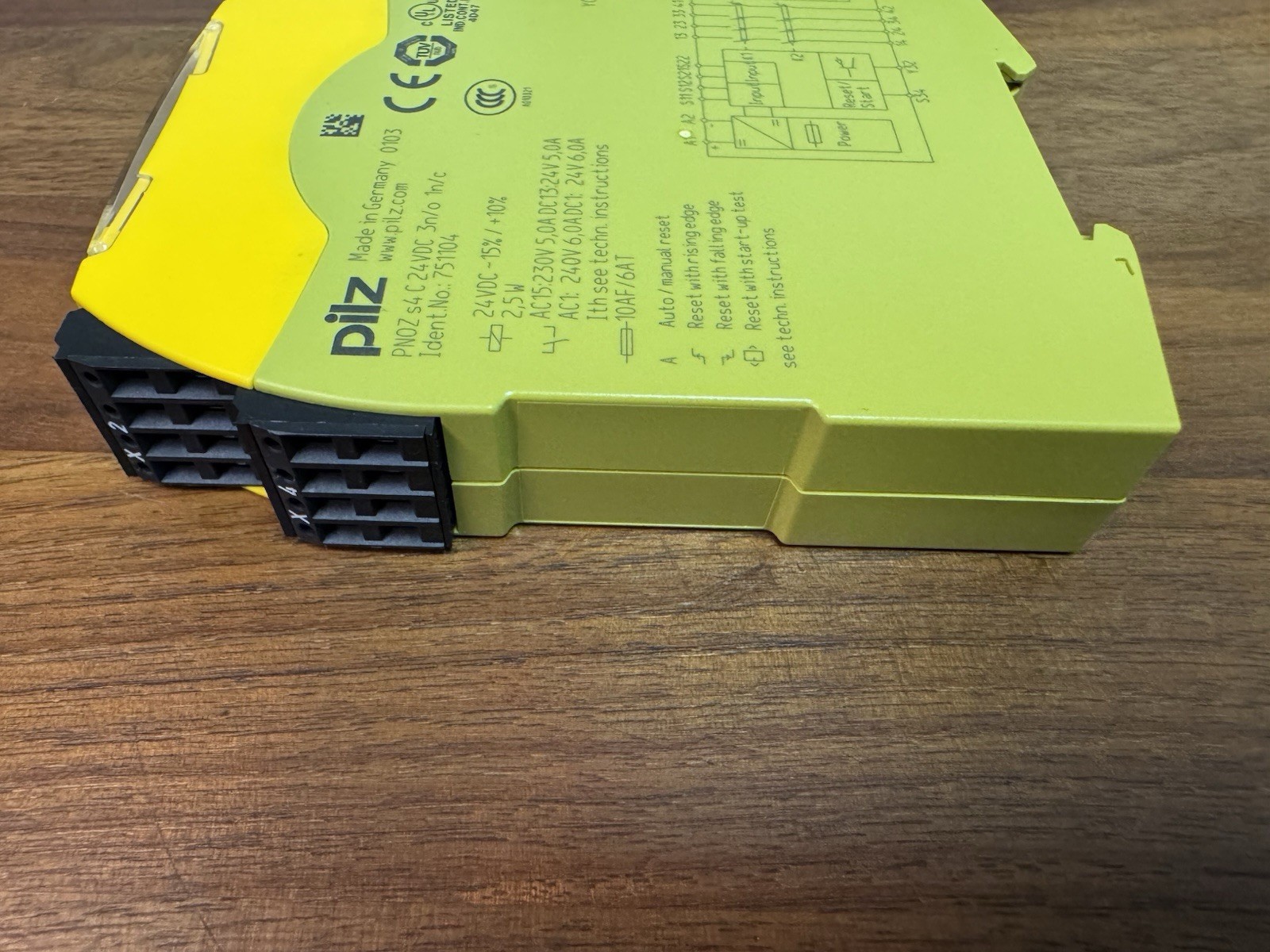 New OEM PILZ Safety Relay 751104 PNOZ S4 C 24VDC 3N/O 1N/C Germany NextDay Air