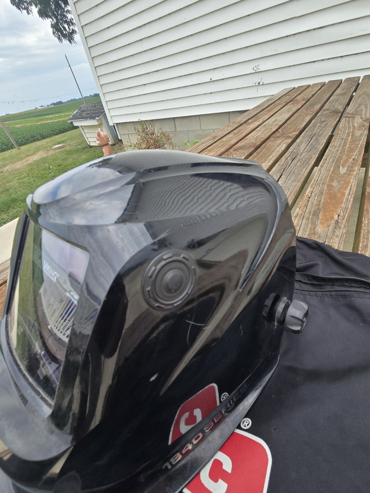 Lincoln Electric Viking 1840 Series Auto-Darkening Welding Helmet Black