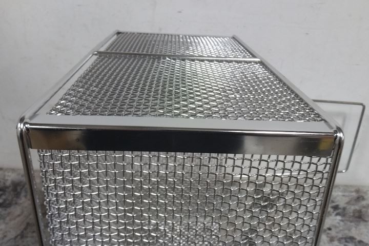 Marlin Steel Wire Products 00007001A-31 18 x 18 x 9 In Mesh Basket w/Handles