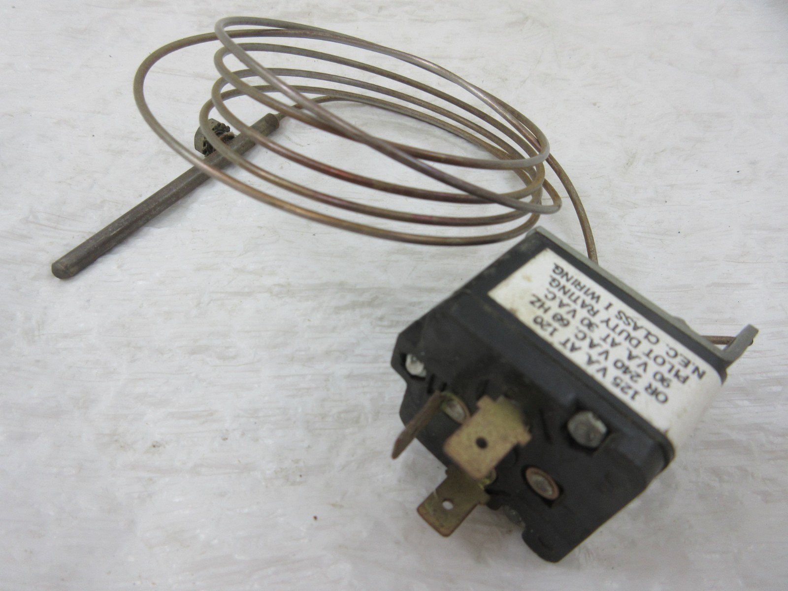 WHITE RODGERS 3049-5 AUTOMATIC PILOT FLAME SENSOR 48″ CAP. 3 SPADE TERMINAL