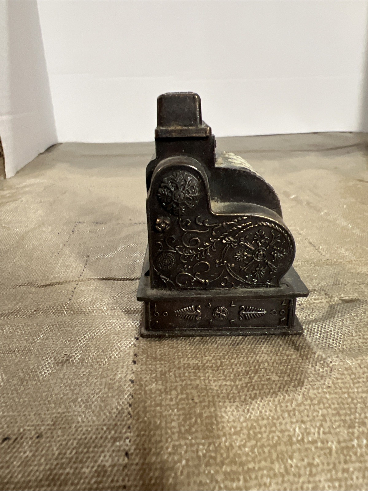 Vintage Metal Pencil Sharpener Old Fashioned National Cash Register 2″ Hong Kong