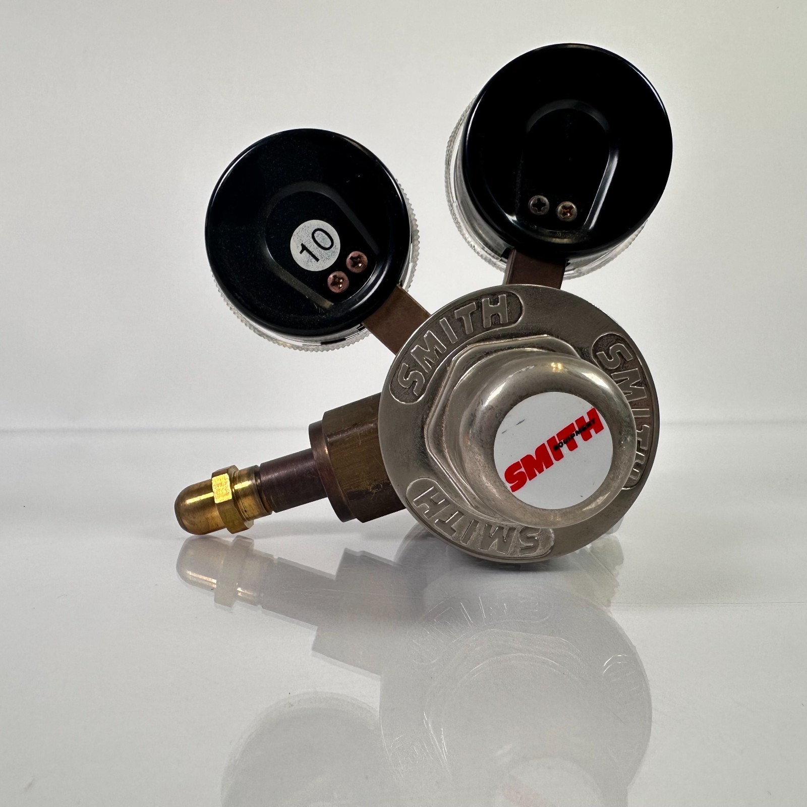 (NEW) Smith Equipment 35-125-540 Gas Regulator, Oxygen Two Stage 0.825″-14 Inlet