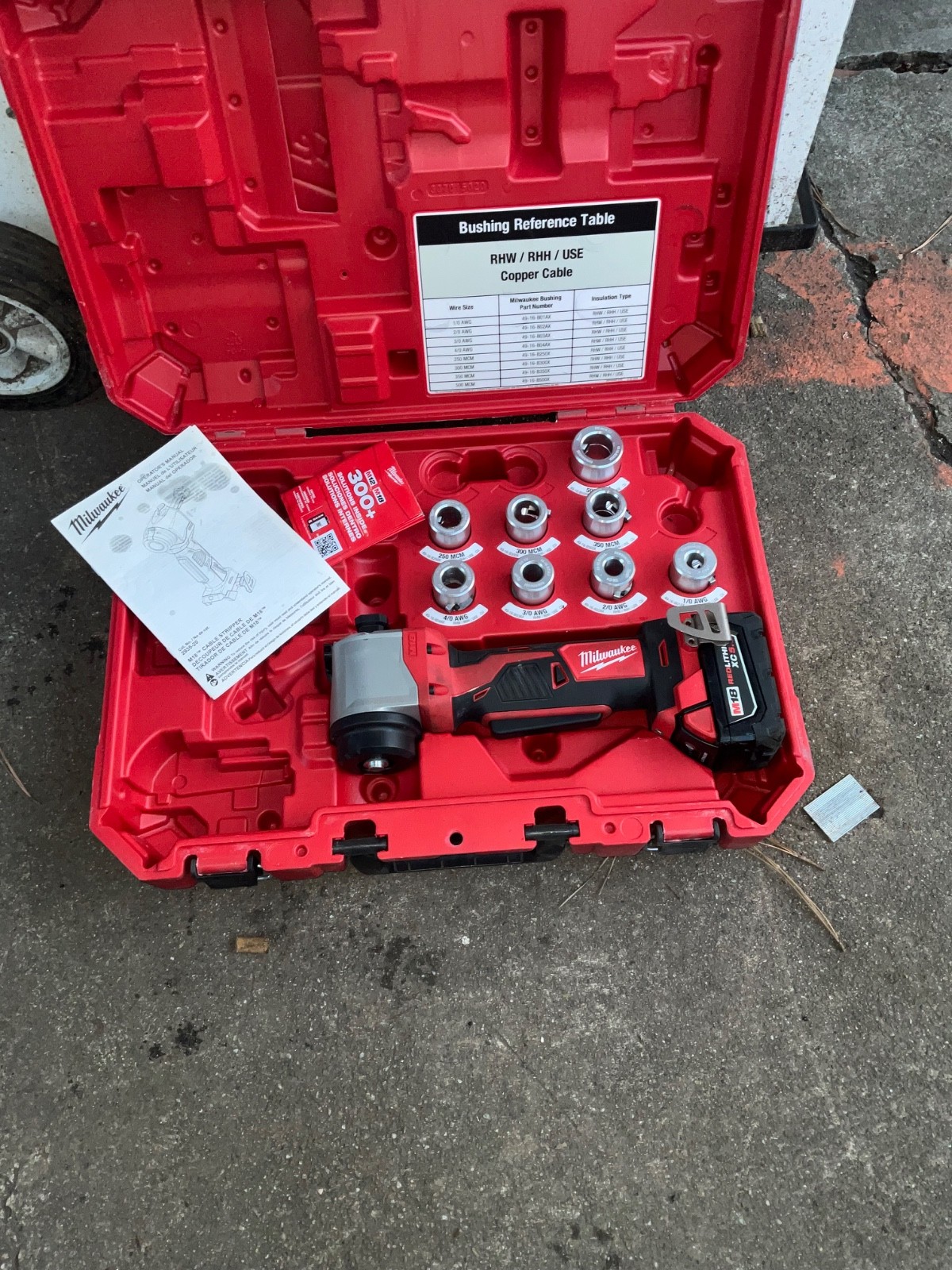 Pelacables Milwaukee 2935-20, batería de 5,0 Ah, 8 bujes de cobre, RHW, RHH,