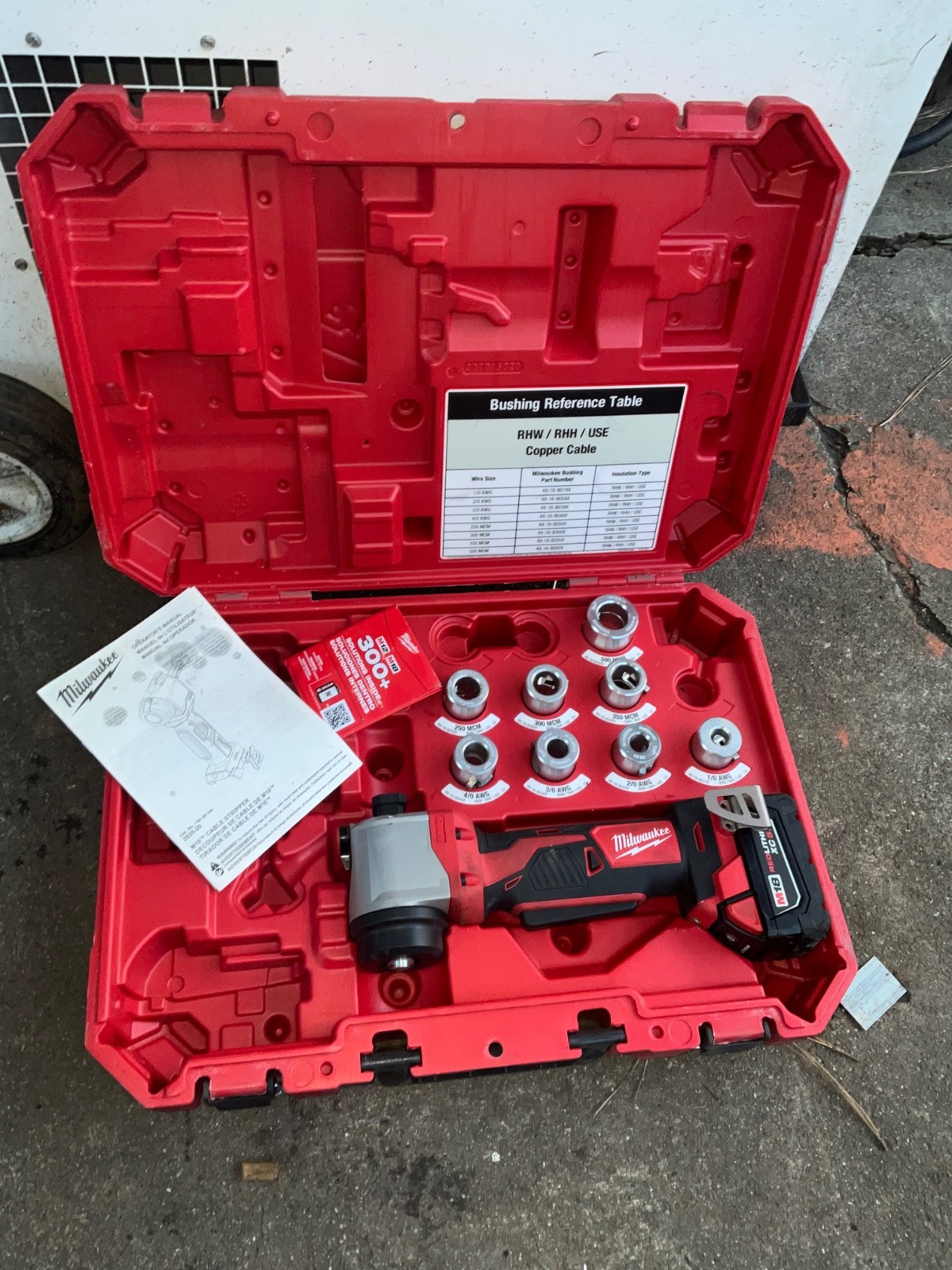 Pelacables Milwaukee 2935-20, batería de 5,0 Ah, 8 bujes de cobre, RHW, RHH,