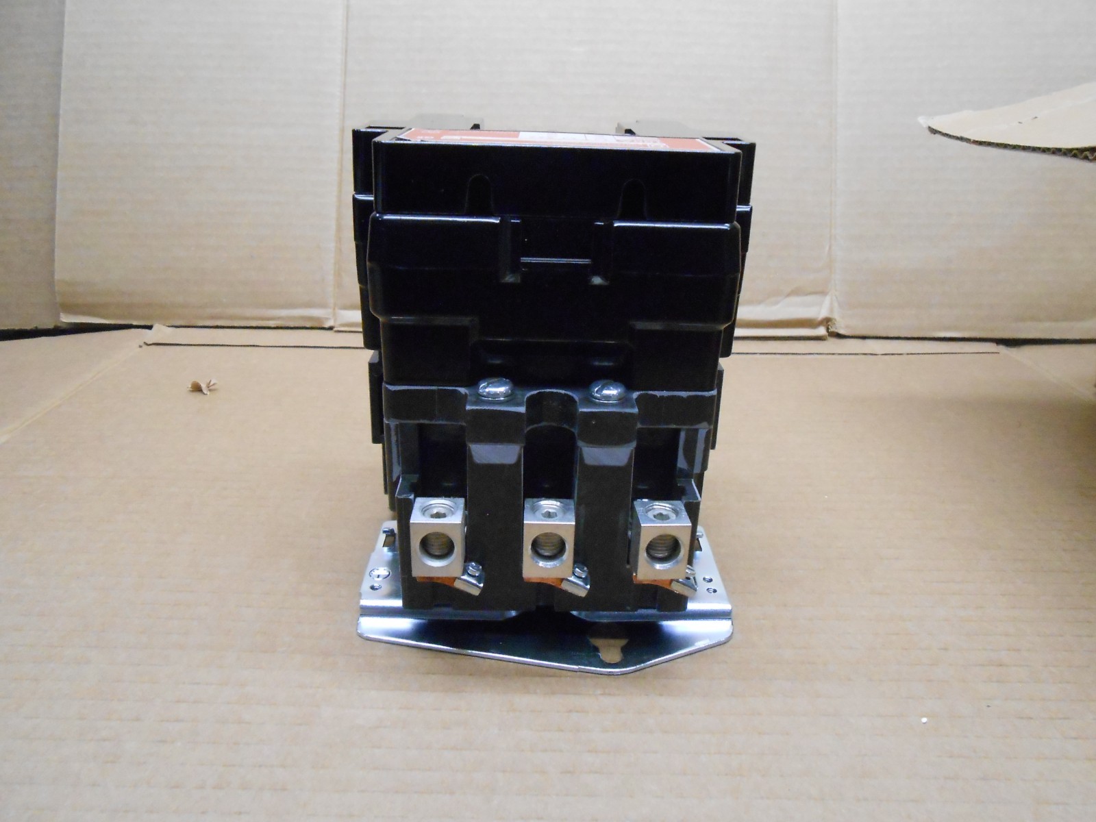 SQUARE D 8903SQO2V08 LIGHTING CONTACTOR ELECTRICALLY HELD 208V COIL (2 AVAIL)