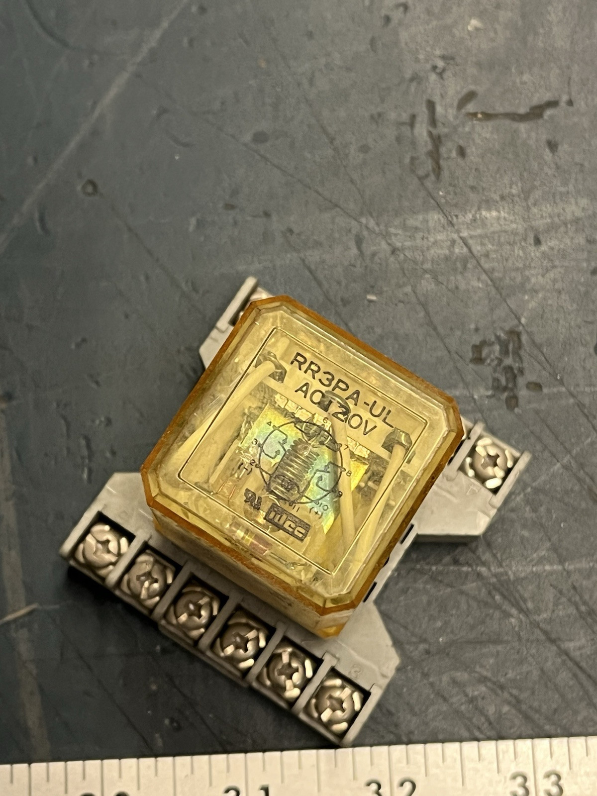 IDEC RR3PA-ULAC120V Relay AC 120V 50/60Hz 10A