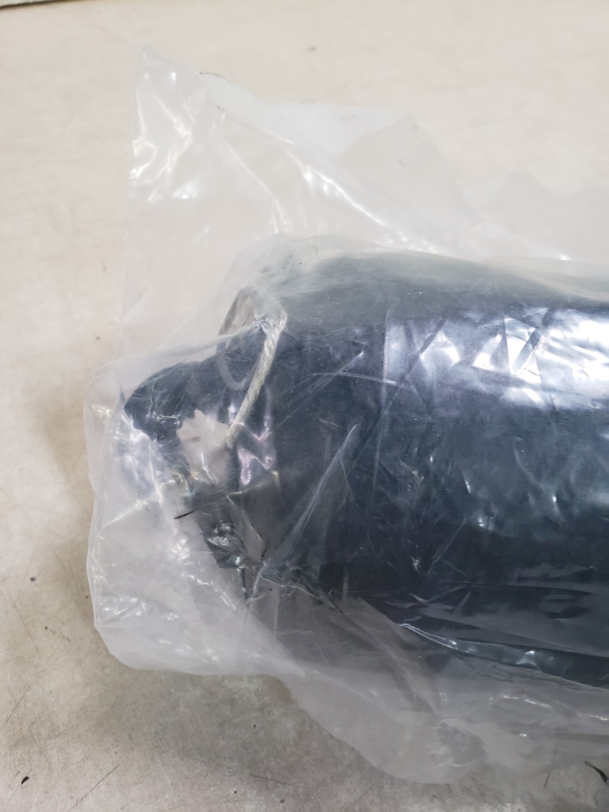 Eaton LPC235: Insulated Protective Cap With Drain Wire 35kV 200 Amp