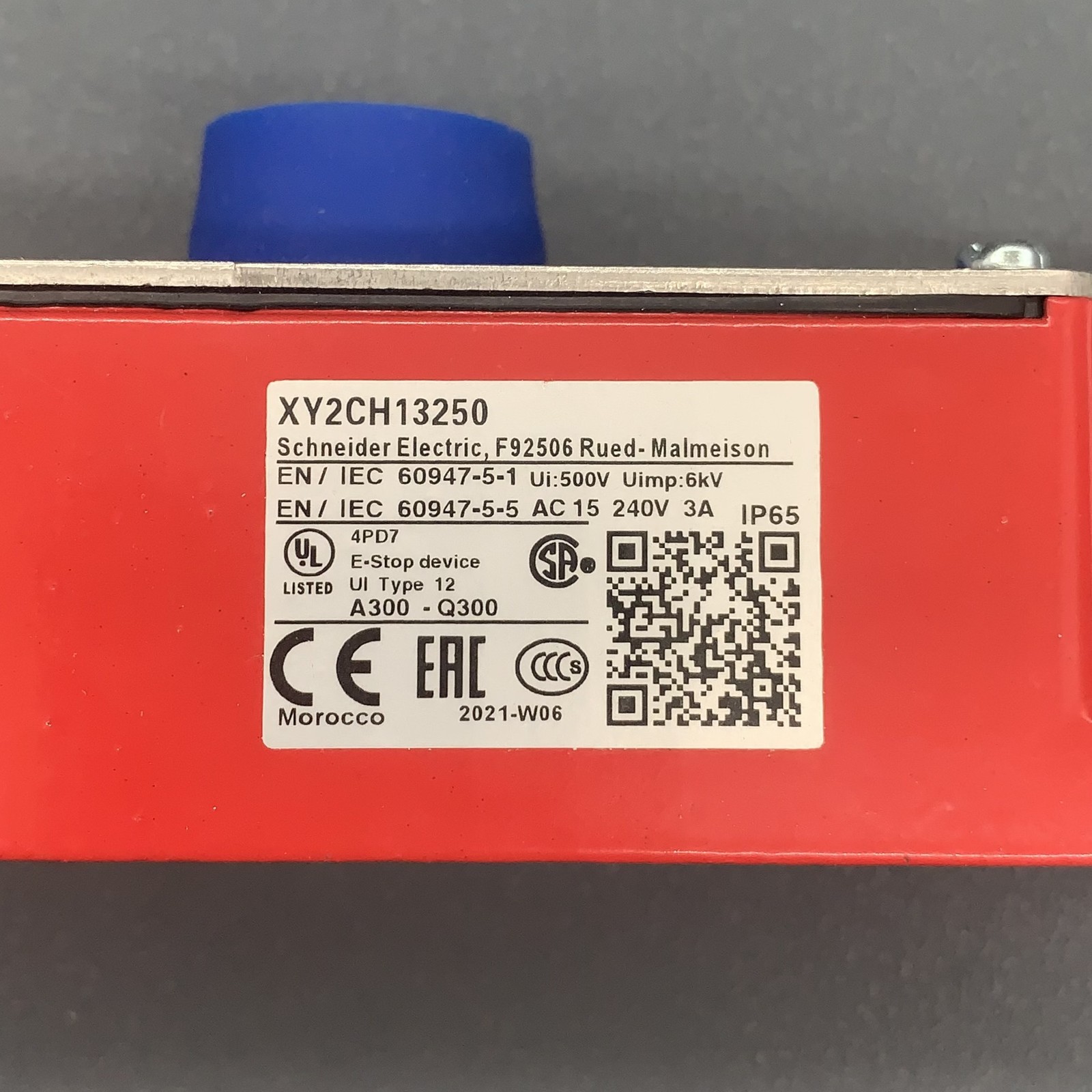 New in Box Schneider XY2CH13250 Emergency Stop Rope Pull Safety Limit Switch US