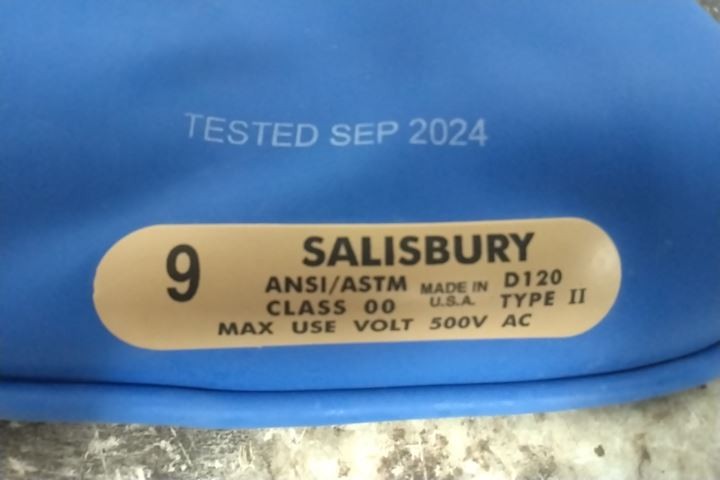 Salisbury GK0011BL/9 Size 9 11 In Length Blue Electrical Glove Kit