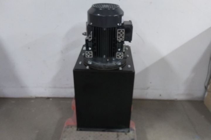 Monarch T94C405C93F0-01 5 HP 1800 RPM 208-230/460VAC 15 Gal Hydraulic Power Unit