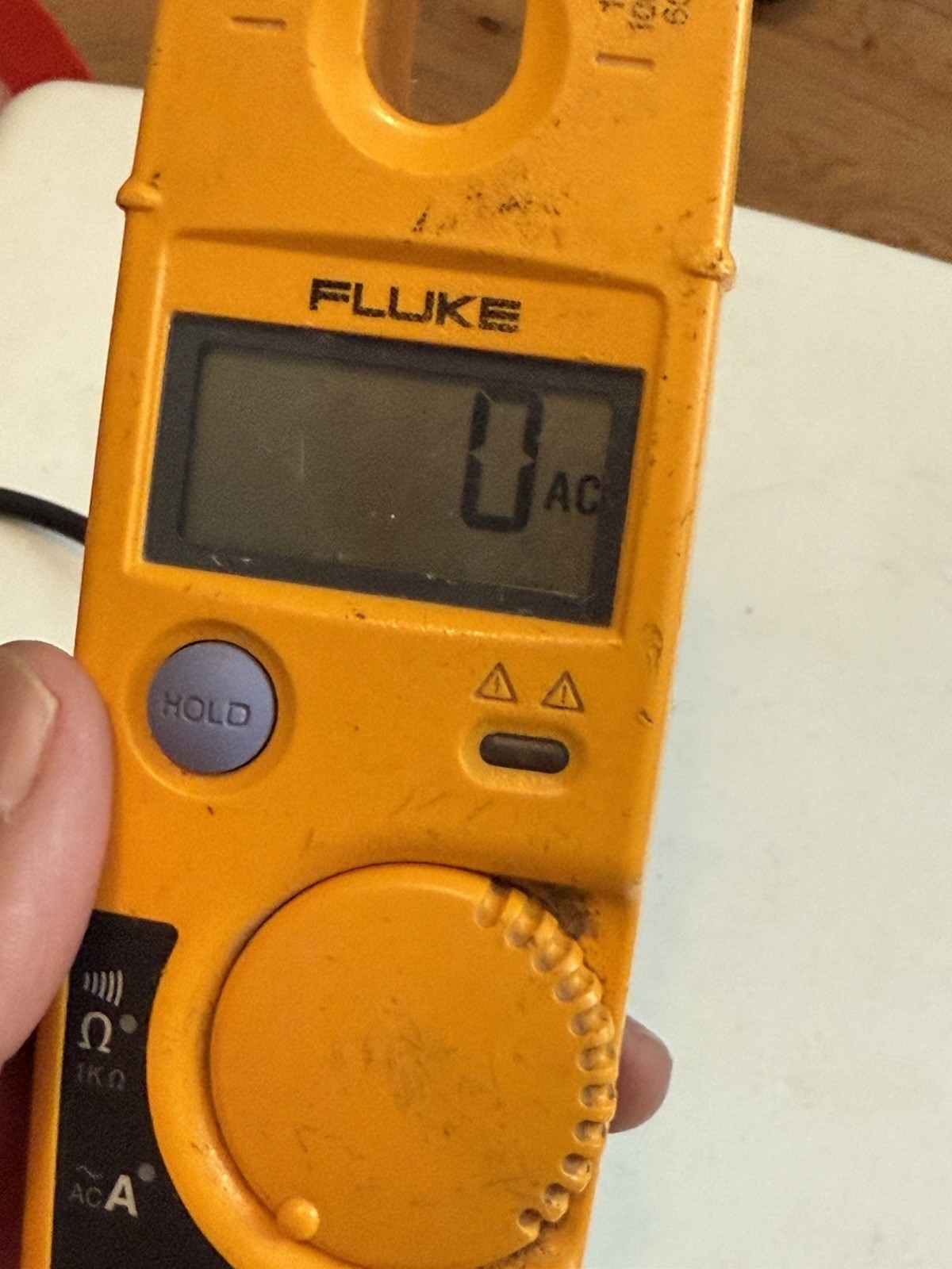 FLUKE T5-600 ELECTRICAL TESTER – VOLTS/OHMS/AMPS