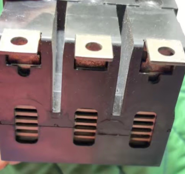 Eaton Cutler-Hammer GHB3100 100A 480 Vac 125/250 Vdc Bolt-On Circuit Breaker
