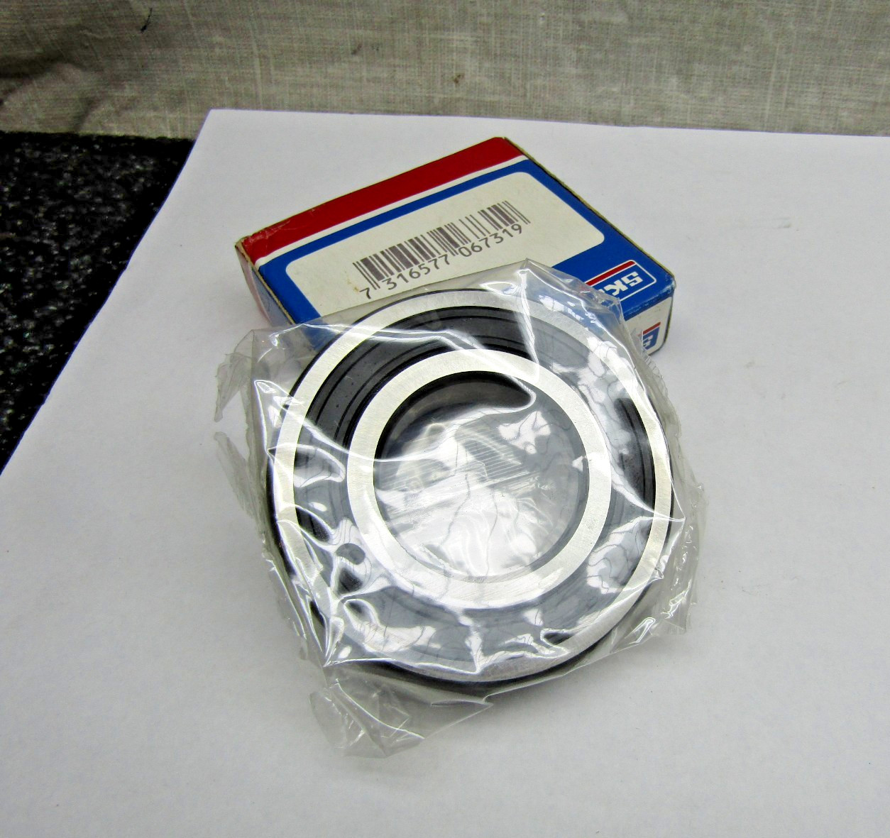 SKF 6207-2RS1 35mm x 72mm x 17mm Sealed Bearing