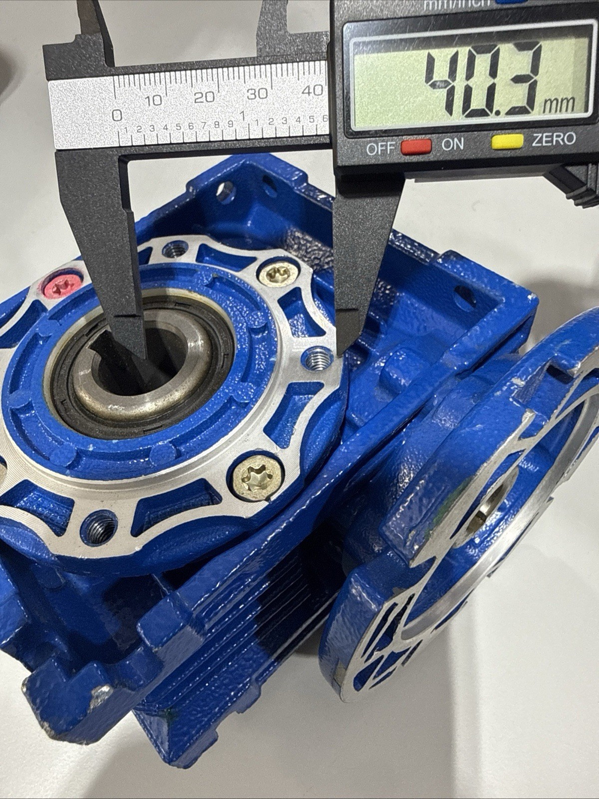 Motovario NMRV040 60:1 Right Angle Reducer, Worm Drive, 3/4″ Output bore