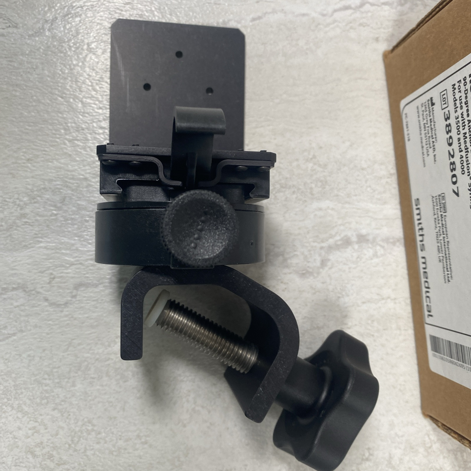 Lot of 2 Medfusion 3500 4000 22-1050-51 Rotating Poleclamp 90° Anchor Bracket