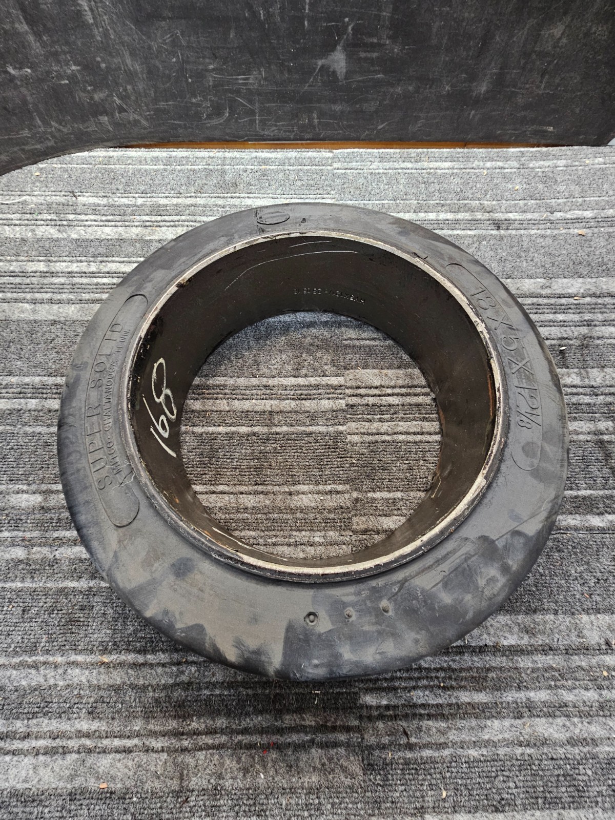 (QTY 1) Mitco Super Solid Smooth Press-On Forklift Tire 18x5x12-1/8, 253212