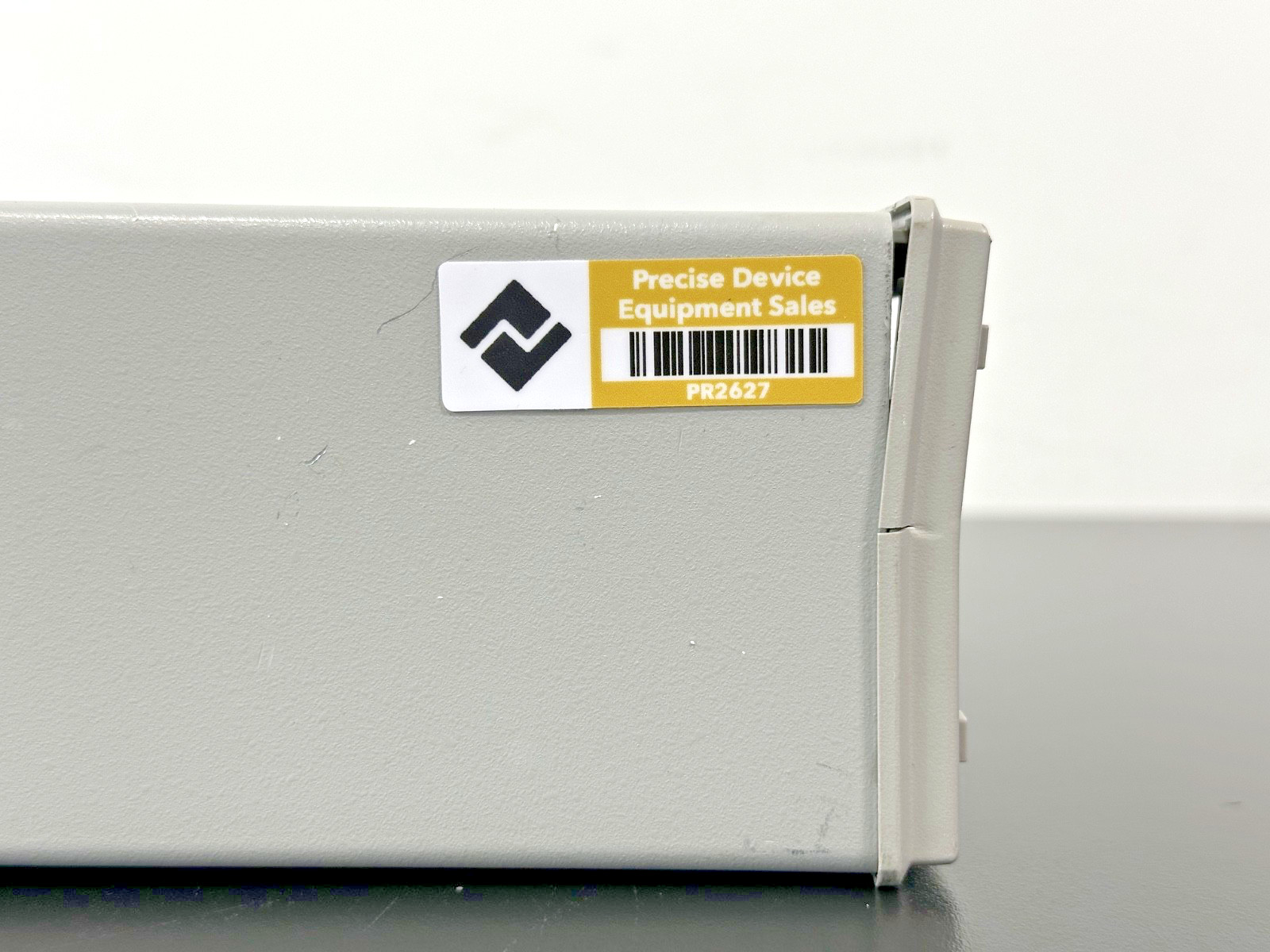 Agilent E3642A OEM DC Power Supply 8V 5A 20V 2.5A GPIB RS-232 Used Has Cracks
