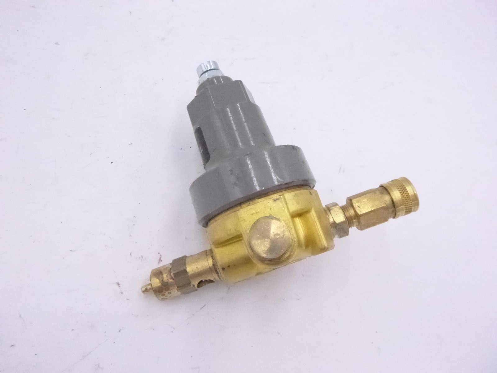 Dixon 1/4″ Series 1 Cylinder Gas RTegulator without Gauge