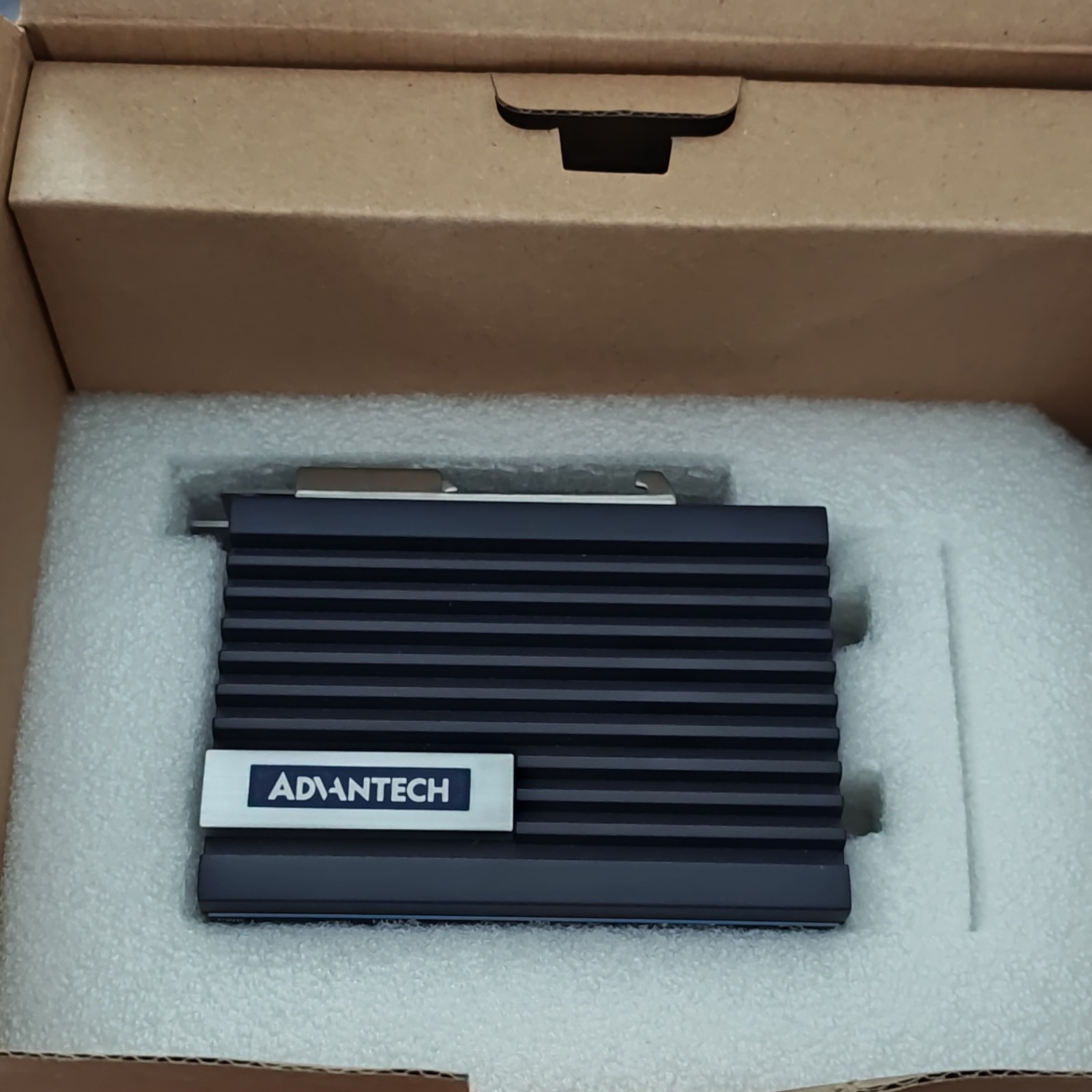 Advantech UNO-127-E23BA Automation Equipment ATOM x6413E 8GB DDR4 2LAN 2USB