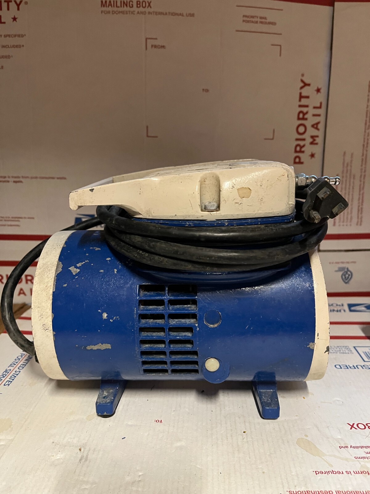 John Bunn Air Brush Compressor w/Spray Paint Accessories