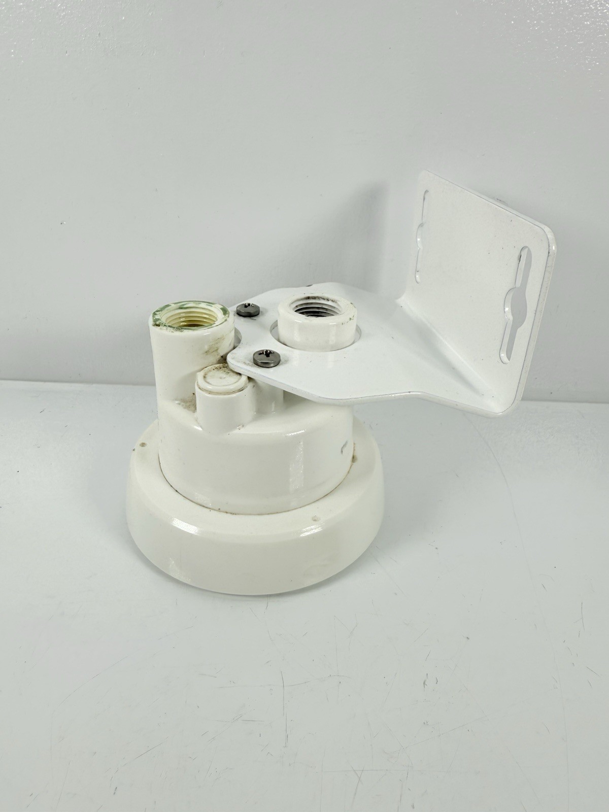 3M Aqua-Pure water filter system head unit. 3/8 replaceable cartridges.