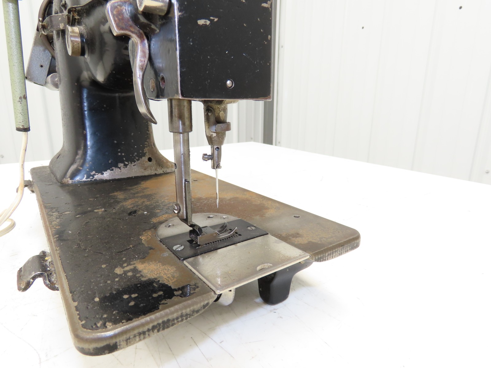 Singer 107W1 Industrial Sewing Machine Head Zig Zag & Straight Vintage