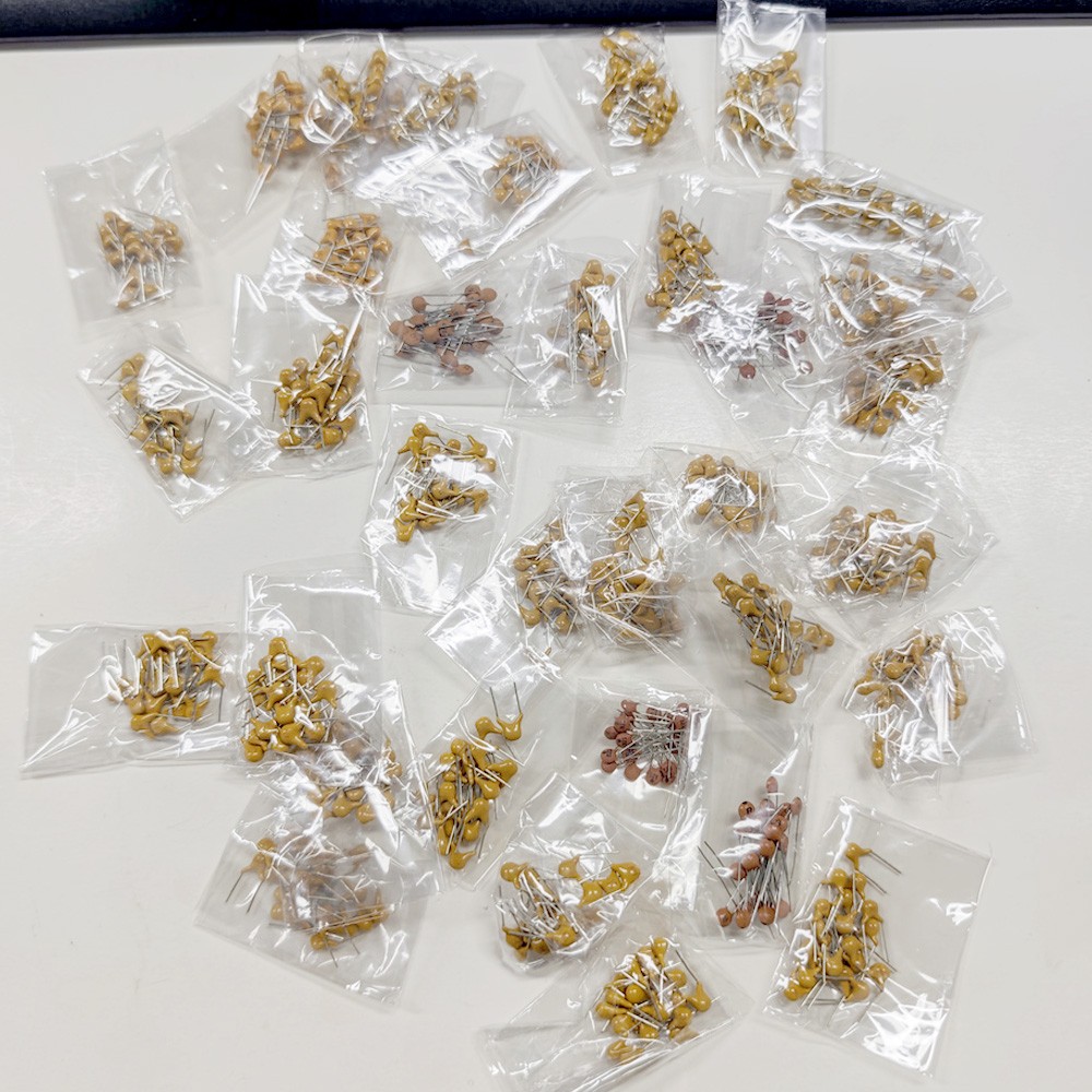 Set 700Pcs 35 Values 8pF~2.2uF Monolithic Ceramic Capacitor MLCC Assorted Kit US