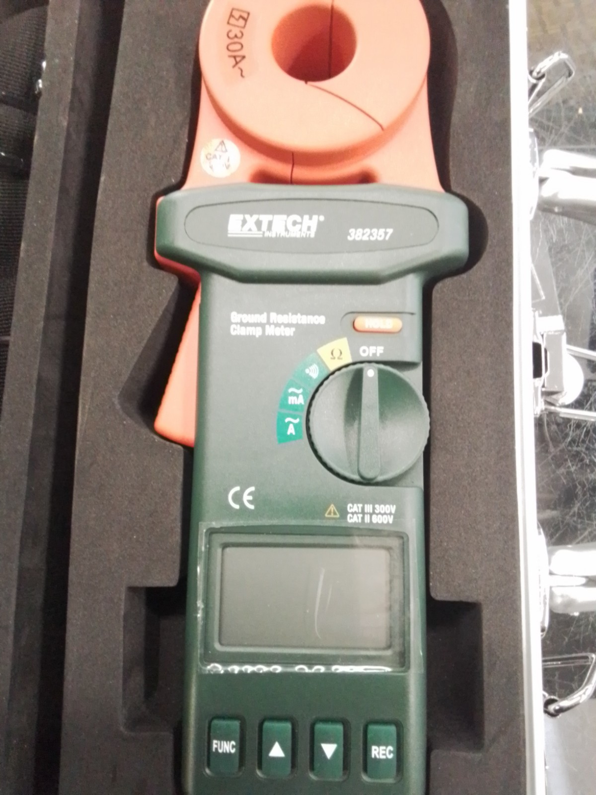 Extech 382357 Clamp-On Ground Resistance Tester Non-Contact Measurements w/ Case