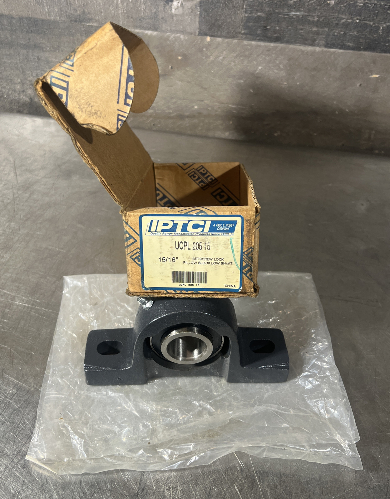 UCP205-15 15/16″ Pillow Block Bearing Unit with Solid Base Cast Iron Housing FK