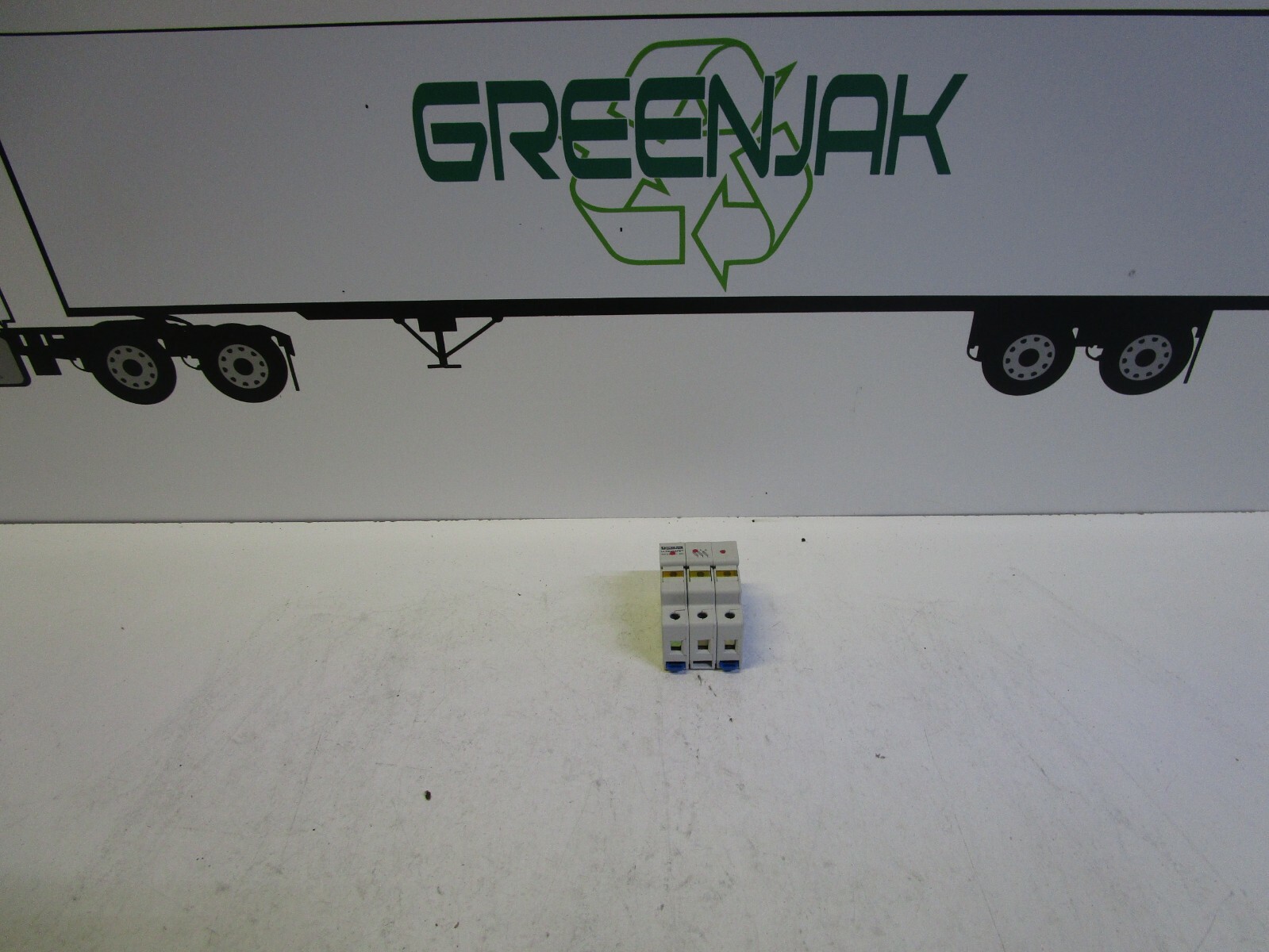 FERRAZ SHAWMUT USM3I/Y219073 3-POLE ULTRASAFE FUSE HOLDER W/FUSES -FREE SHIPPING