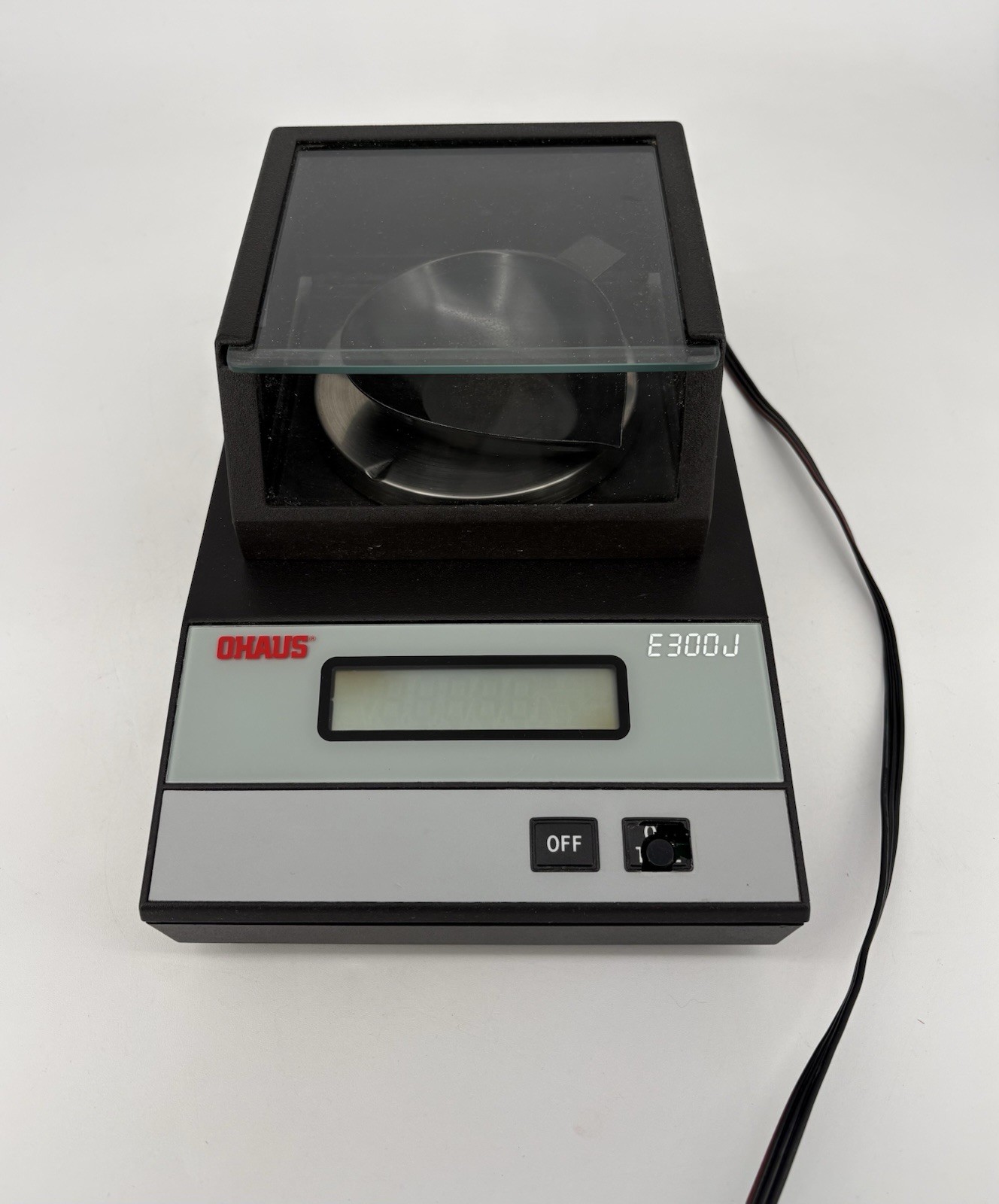Ohaus Scale E300j – See Photos