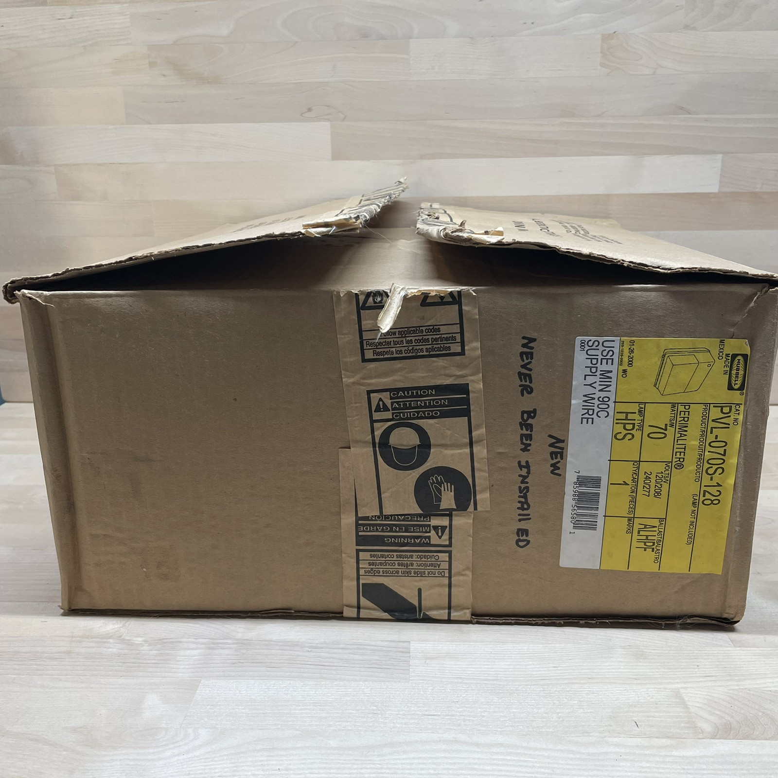 Hubbell Outdoor Light PVL-150S-128 Fixture 70W Perimaliter 120-277 Volts NOS