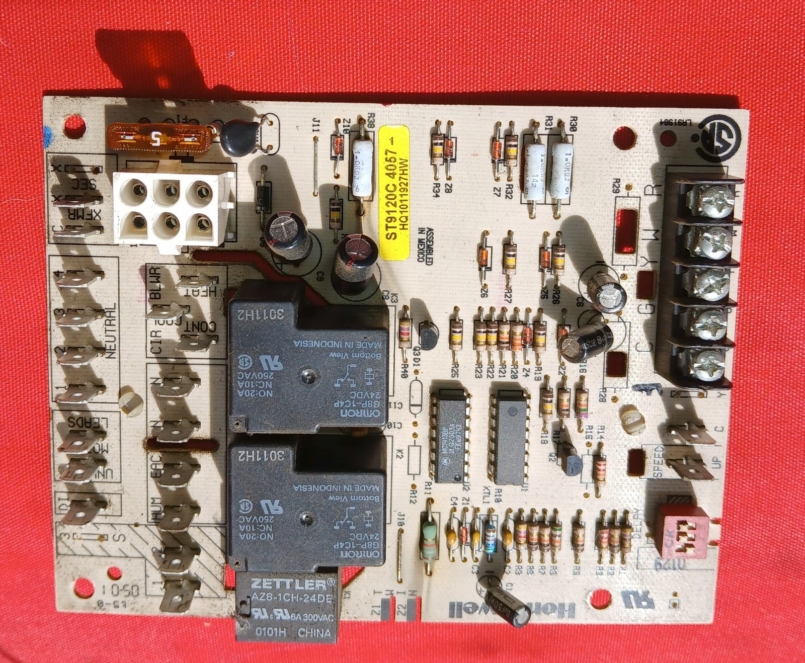 Carrier HVAC HONEYWELL Fan control board Part ST9120C 4057 HQ1011927HW