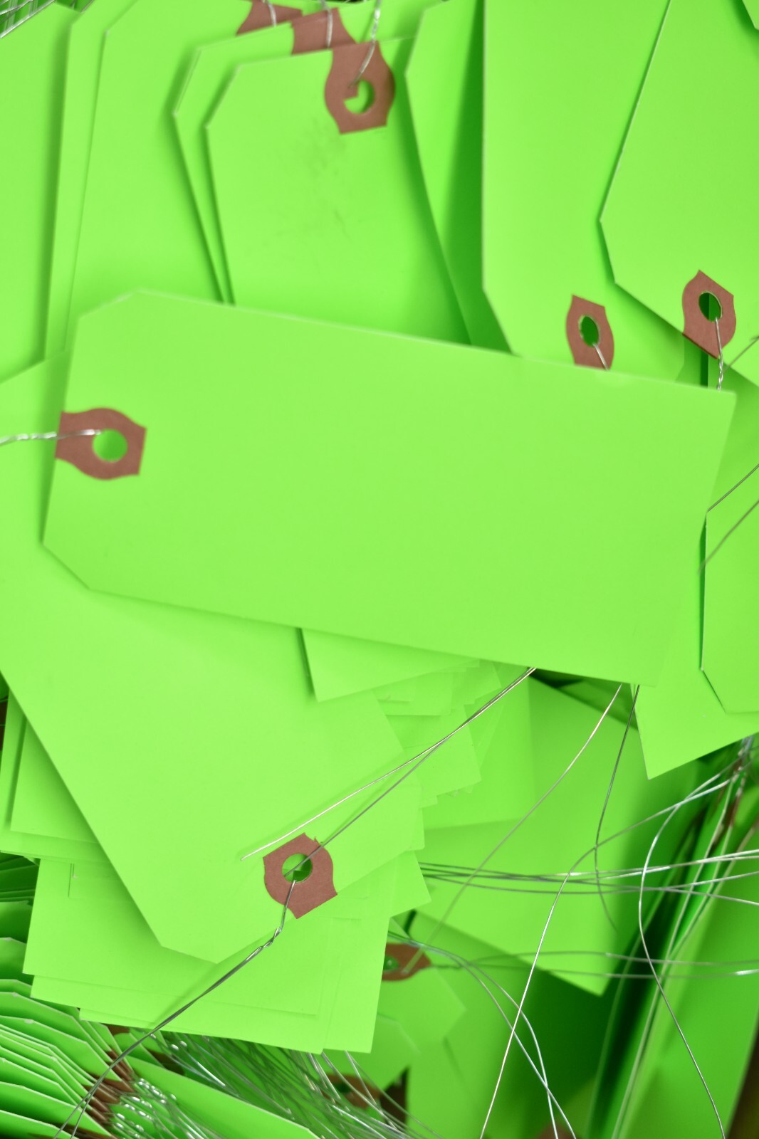 Fluorescent Green Shipping Tags Pre Wires 13 Point 4-3/4″ x 2-3/8″ Lot of 950~