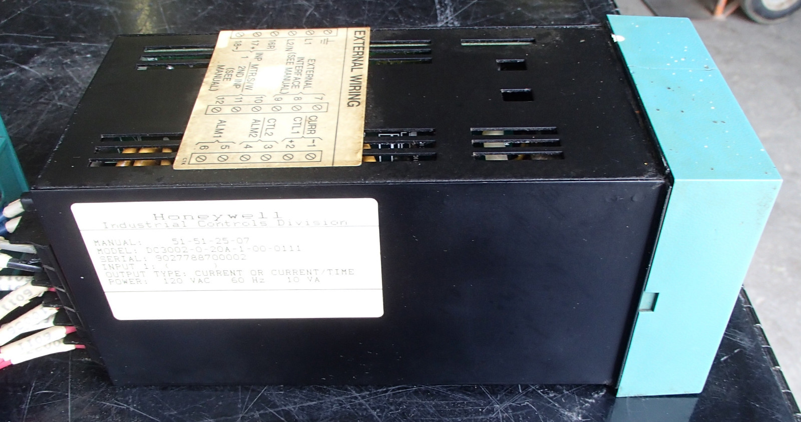 Honeywell Temperature Controller DC-3002-0-20A-1-00-0111 Used T/O