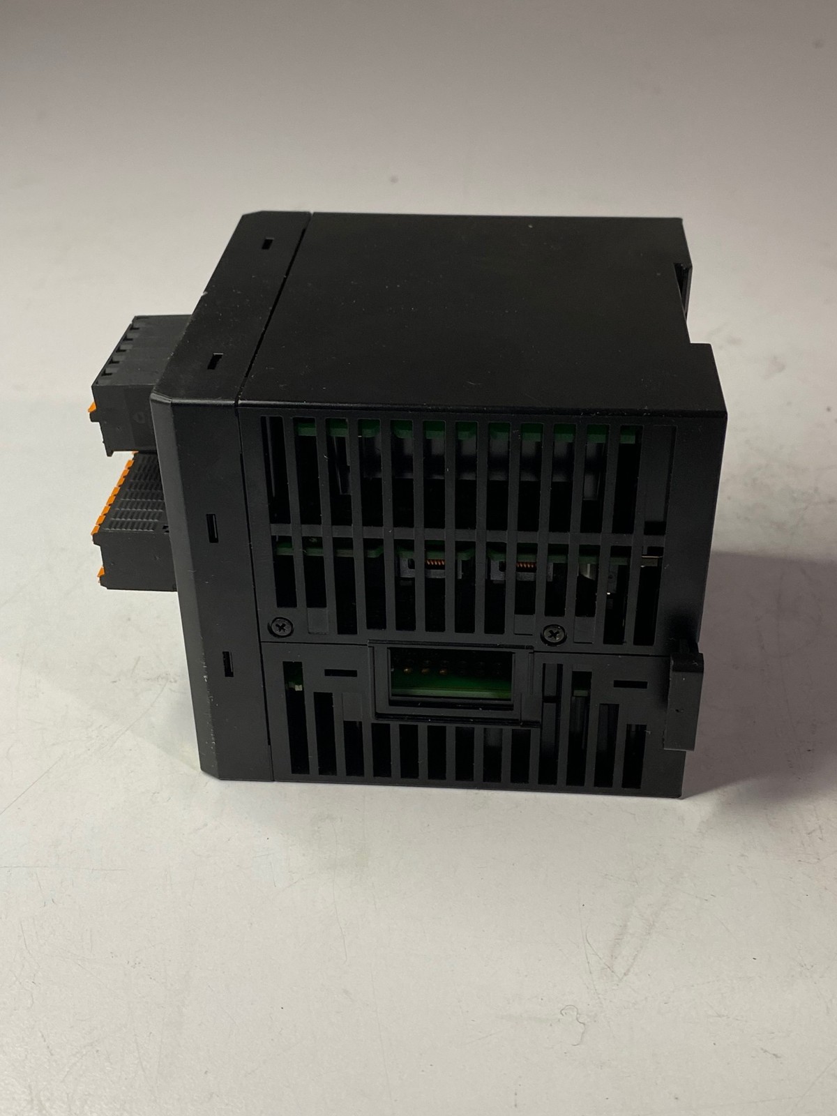 ONE (1) KEYENCE Industrial Safety Controller GC-1000R w/ Cable GL-RCG03S (USED)