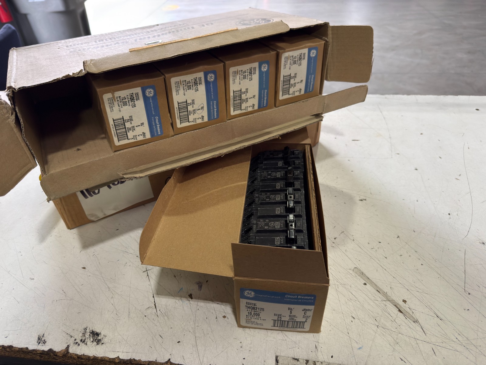 GE THQB2125 2 Pole 25A 240V Circuit Breaker Molded Case
